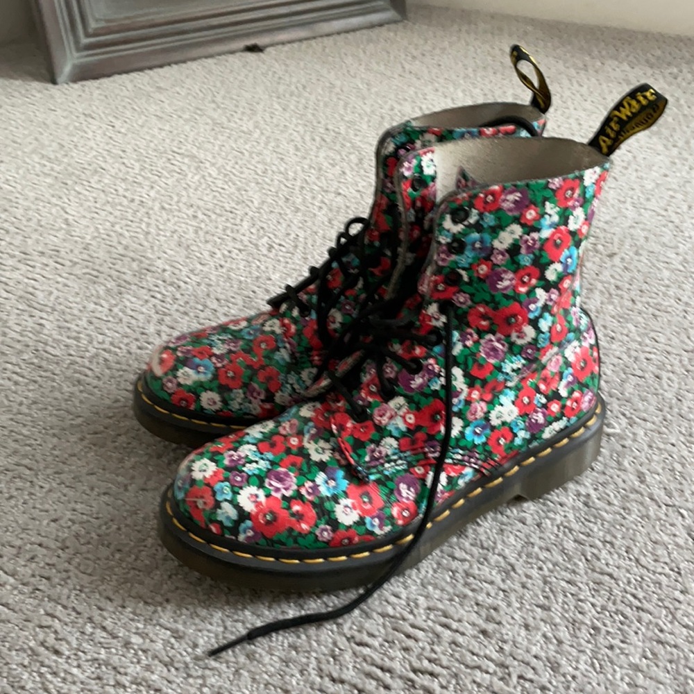Dr. Martens . Floral print size 8